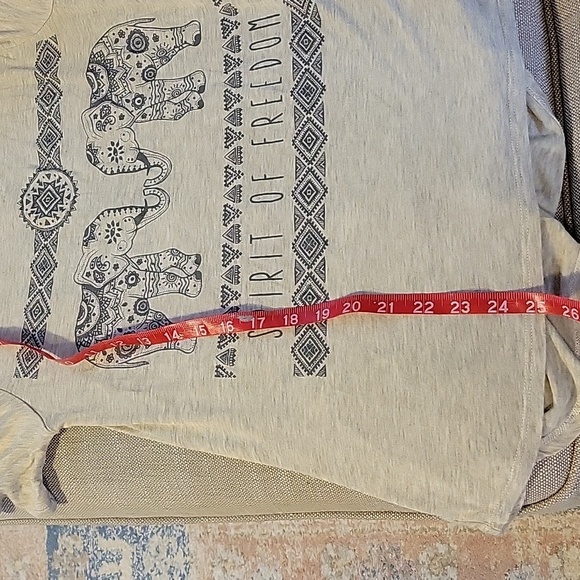 2/$10 French Pastry Y2K Short Sleeve Elephant Tee In Cream Womens S - Picture 5 of 5